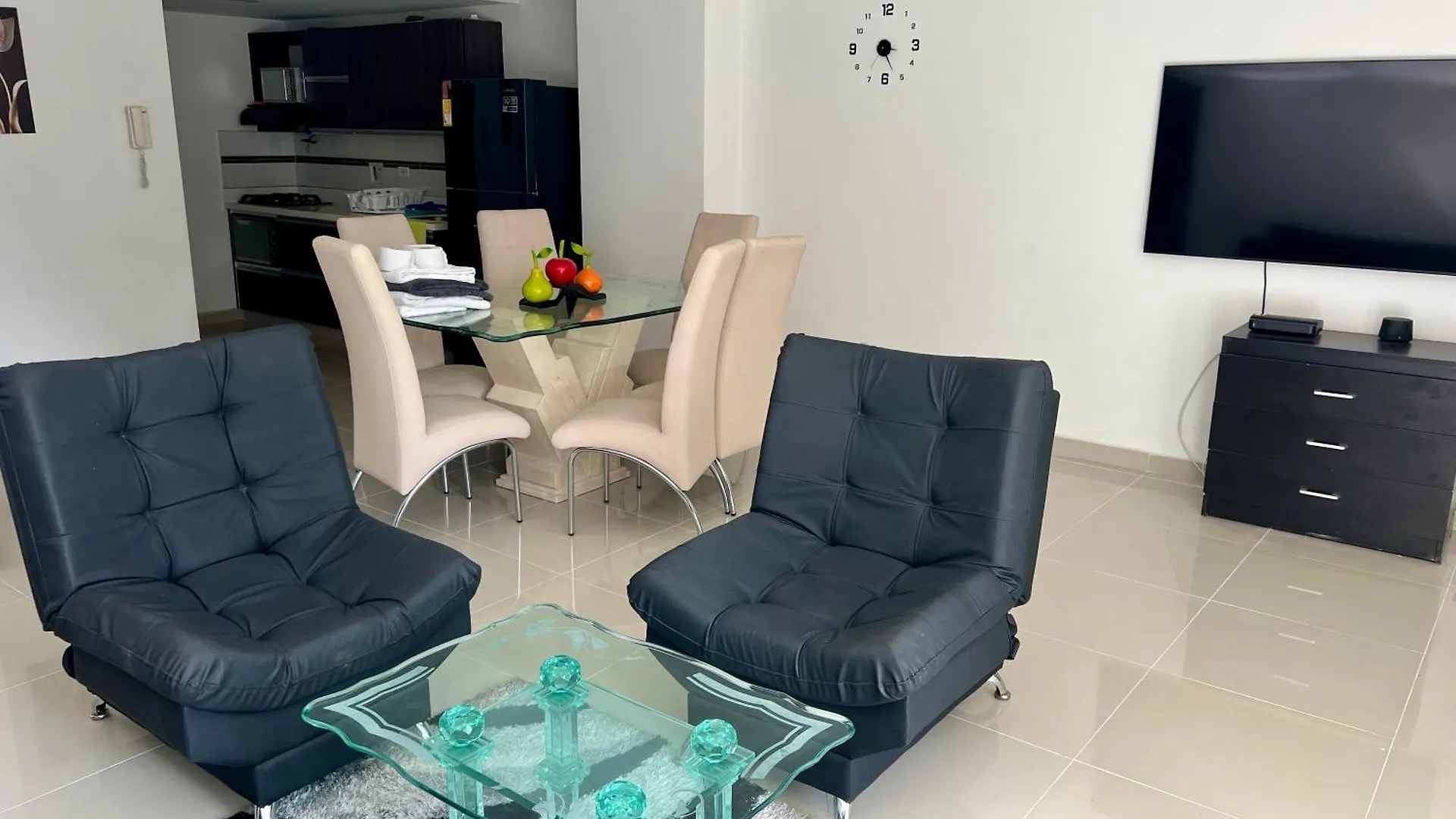 Luxury 3Br Apartment In The Heart Of 메딜린